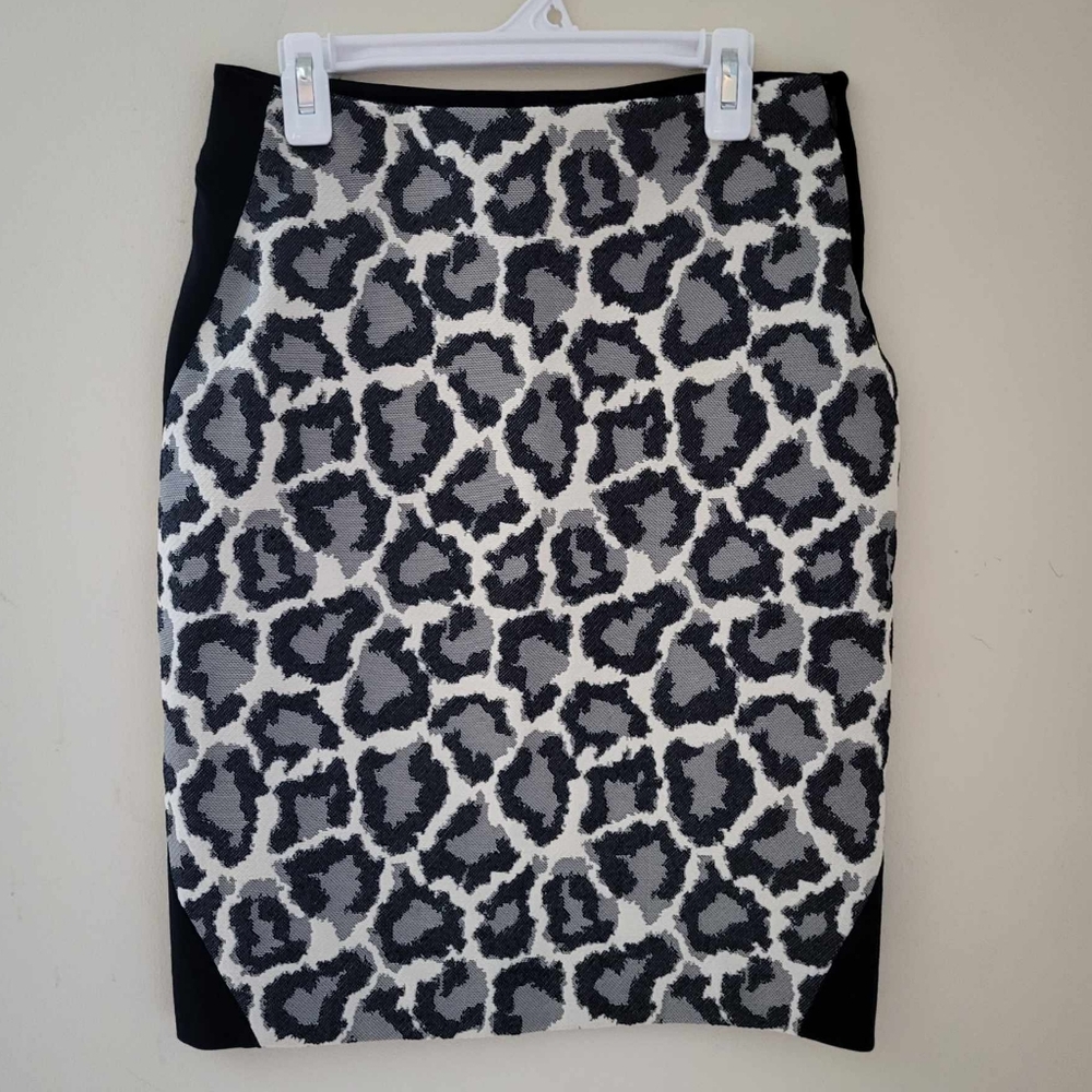 Diane Von Furstenberg EUC Size 2 Aline Skirt Animal Print Knee Length Wo…